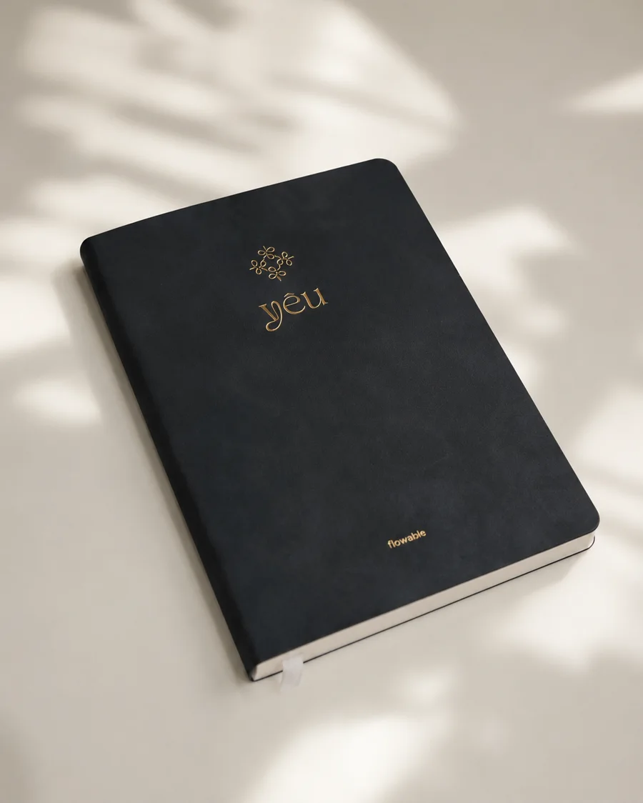 Yêu Journal bản deep — bìa đen dập nhũ vàng